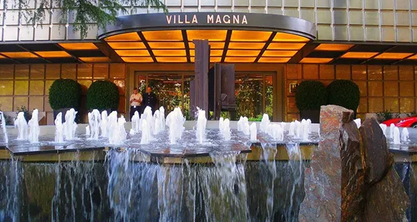 Elegant suite at Villa Magna